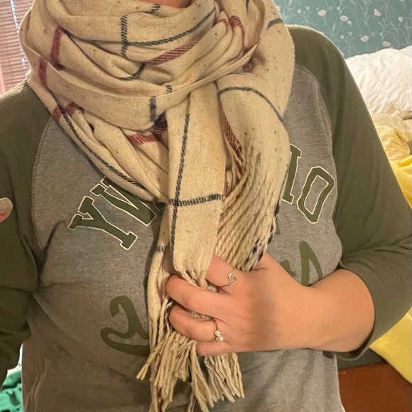 Ladies Wool scarf - Picture 1 of 5